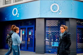 O2 has issued a warning as fraudsters are getting phone contract customers to steal personal details 