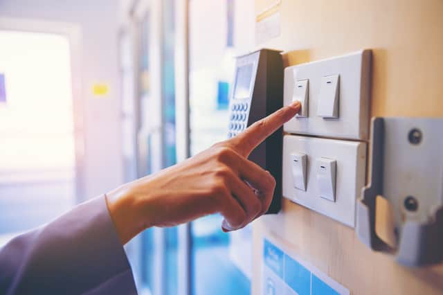 Switching off lights will save energy (photo: Adobe)