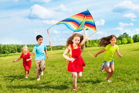 Children flying a kite (photo: adobe)