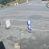 Man falls from car after clinging on after bag theft.
