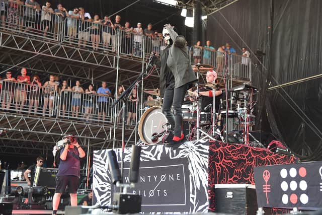  Josh Dun (L) and Tyler Joseph of Twenty One Pilots perform on stage during the 2015 Bonnaroo Music & Arts Festival - Day 4 on June 14, 2015 in Manchester, Tennessee.