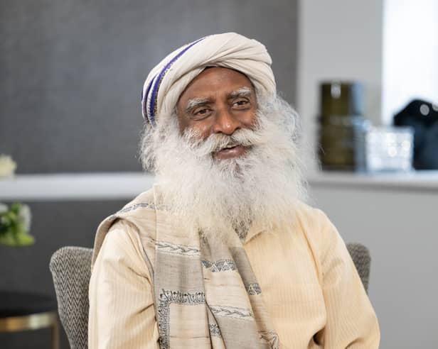 Sadhguru being interviewed by Ralph Blackburn