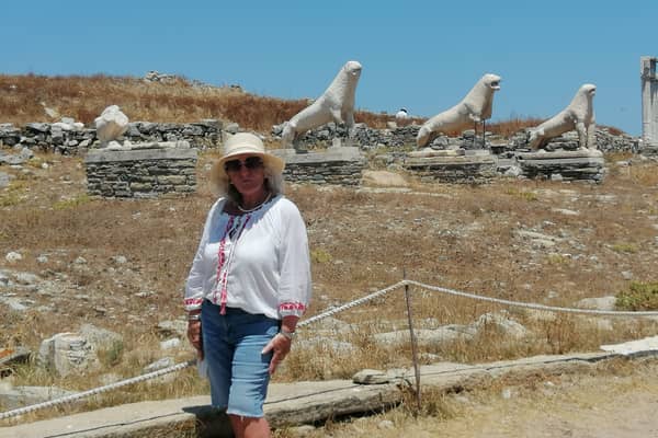 Marion visits the Lions of Delos