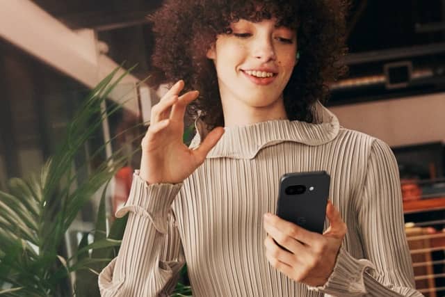 Staying organised on the go feels easier with a business phone built for long days, just like the Google Pixel 9a on Vodafone Business.