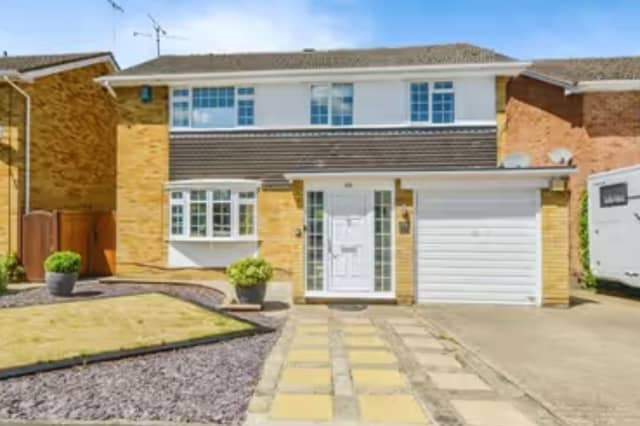 Four bedroom detached house in highly sought after area of Hemel Hempstead for £800,000