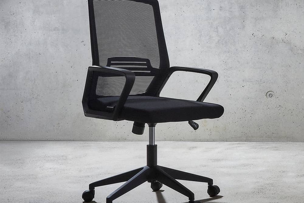 The Novigami Meza combines a breathable mesh back with adjustable height and a flexible reclining mechanism