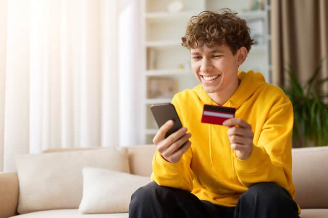 We’ve found a deal on EE that gives you a £140 gift card