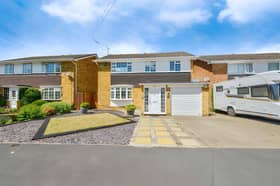 A private cul-de-sac setting and generous block-paved driveway introduce this £775,000 Hemel Hempstead family home