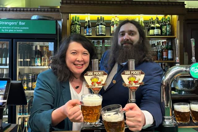 Hertfordshire pints raised at Strangers’ Bar. Pictured: Victoria Collins, MP (left) and Jared Ward, sommelier at Tring Brewery (right).