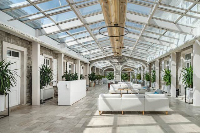 Lazure Hotel