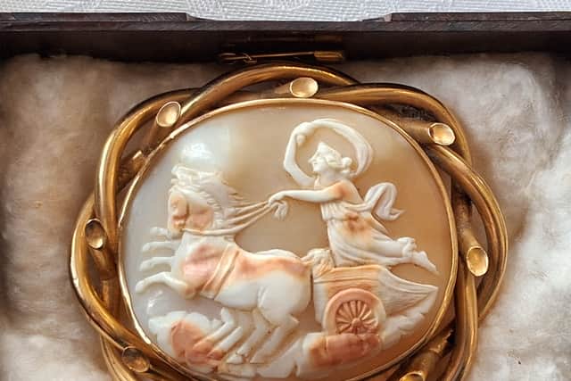 Cameo broach