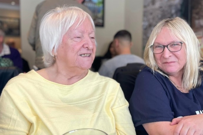 Mother and daughter speak about Hospice at Home care to encourage ...