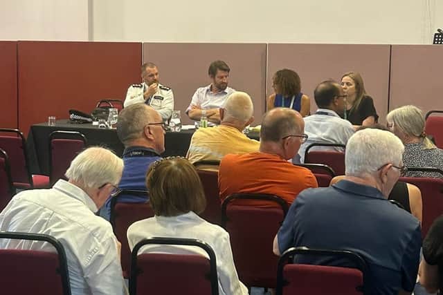 David Taylor MP hosted a meeting on antisocial behaviour in Hemel town centre