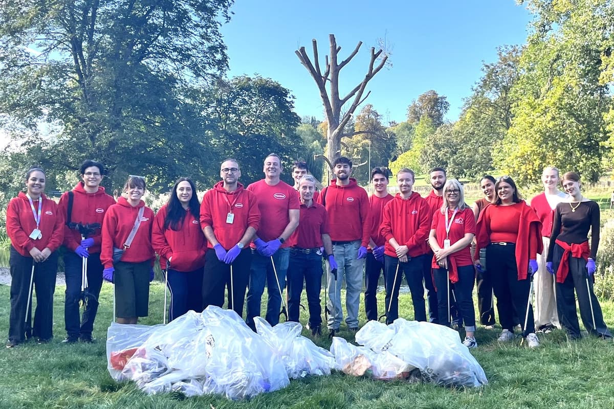 Henkel-Freiwillige sammeln 25 Säcke Müll im Gadebridge Park für den World ...