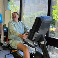 Hemel amputee volunteer helps other patients with limb loss walk again
