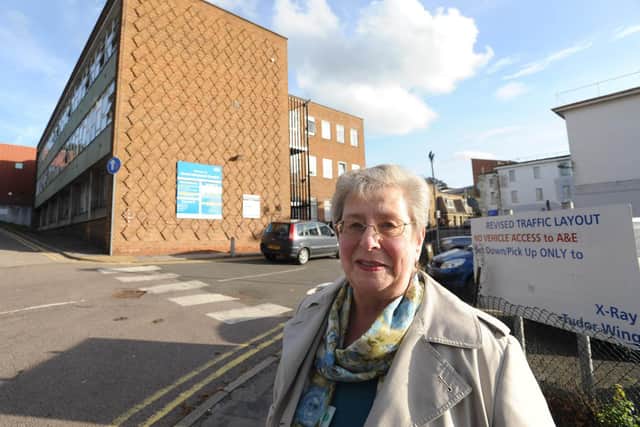Edie Glatter outside Hemel Hempstead Hospital
