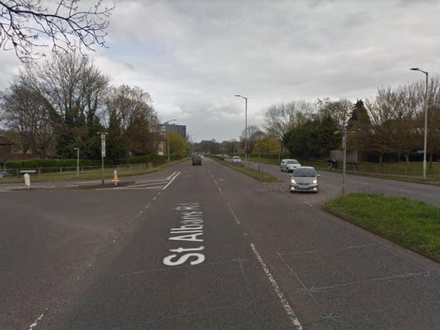 40mph speed limit at the junction with Leverstock Green Road.