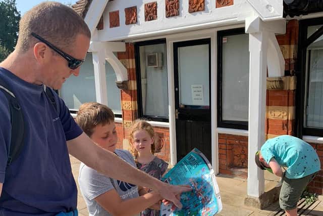 A family tackles the Hemel map