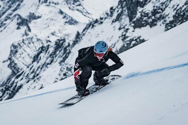 Great Britain's Charlotte Bankes won her first World Championship title with snowboard cross gold.