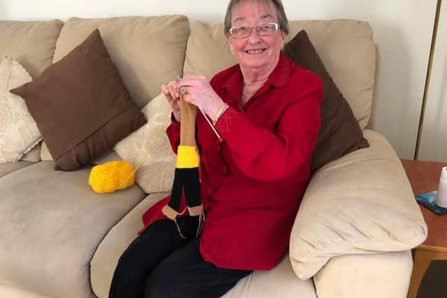 Hazel knitting DENNY The Bear