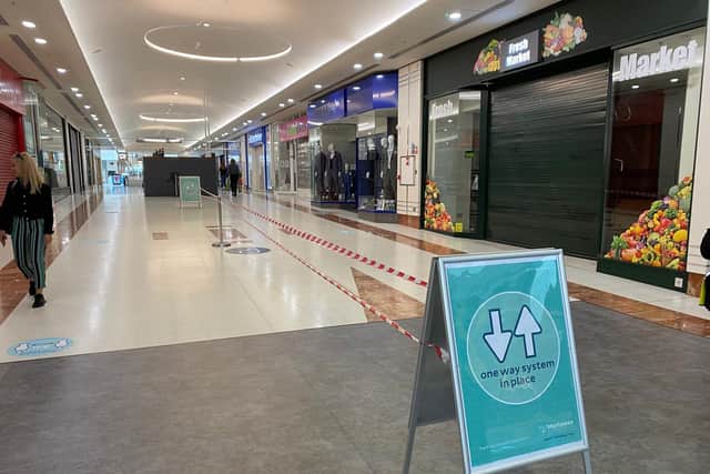 Social distancing at The Marlowes Shopping Centre (C) The Marlowes