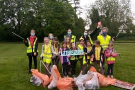Litter heroes from the 1st Potten End Brownies group.