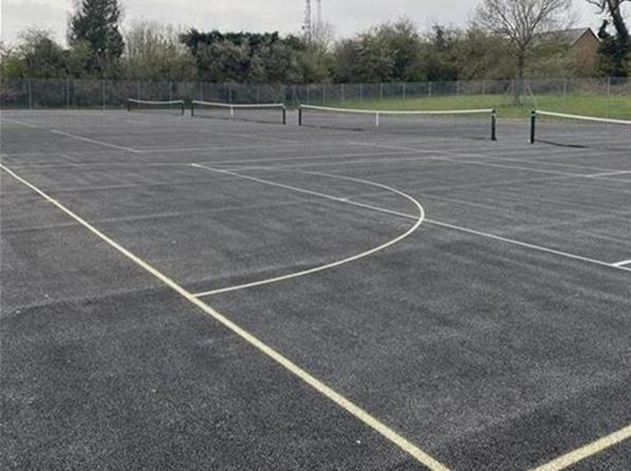 Newly resurfaced tennis and netball courts in Hemel Hempstead reopen