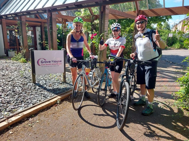 Nicole, Helen and Kevin stop at Grove House on the Tour de Rennie Grove