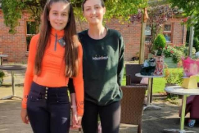 Hemel schoolgirl Freya Booth (left) with her late cousin Vicki Eastaugh who tragically died of breast cancer aged just 26