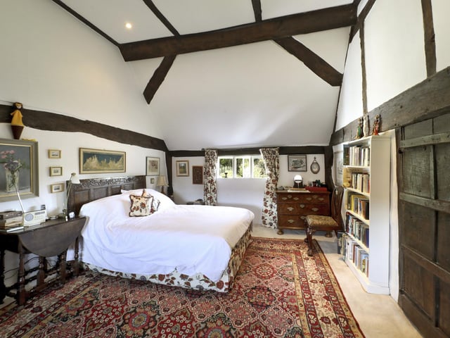 The property is a lovely example of an early Tudor timber framed house which offers four bedrooms and a 2-bedroom annexe