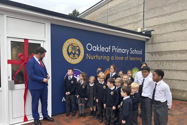 David Taylor MP with pupils from Oakleaf Primary School
