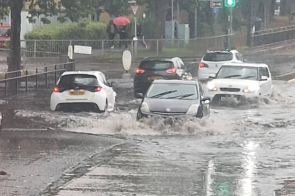 Oxford Road in Aylesbury has been closed due to flooding this morning