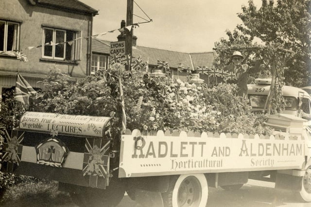 A float with plants and flowers made for the Queen’ coronation. 
Photo (LRR 1953 QEII Coronation Horticultural Society): Hertfordshire Archives and Local Studies