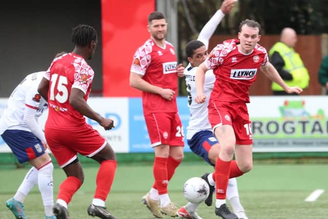 Action from Saturday's defeat for Hemel. Photo: HHTFC.