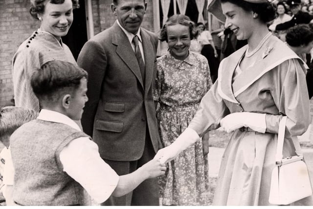 Princess Elizabeth's visit to Hemel Hempstead in 1950 saw her meet one of the first families to move to the area.  
Photo(CNT.HH.O10.MISC16A): Hertfordshire Archives and Local Studies