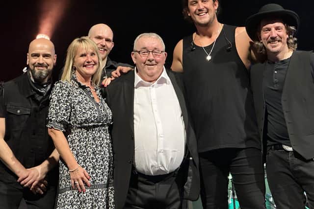 Mandy and Nigel meet the band