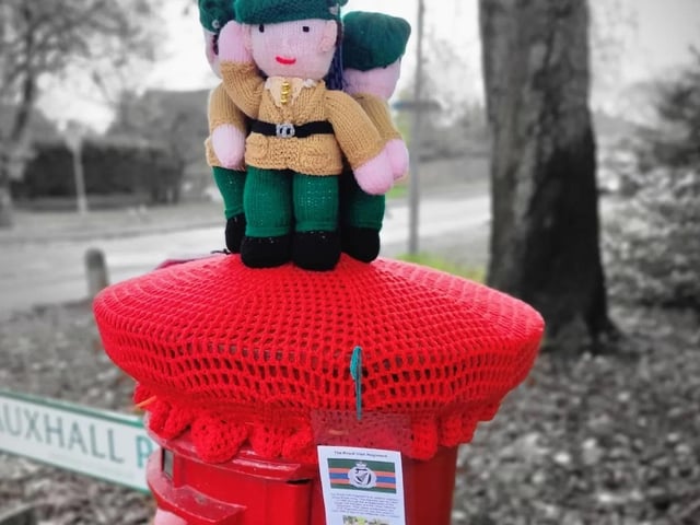 This topper honours the Royal Irish Regiment - an infantry regiment of the British Army.