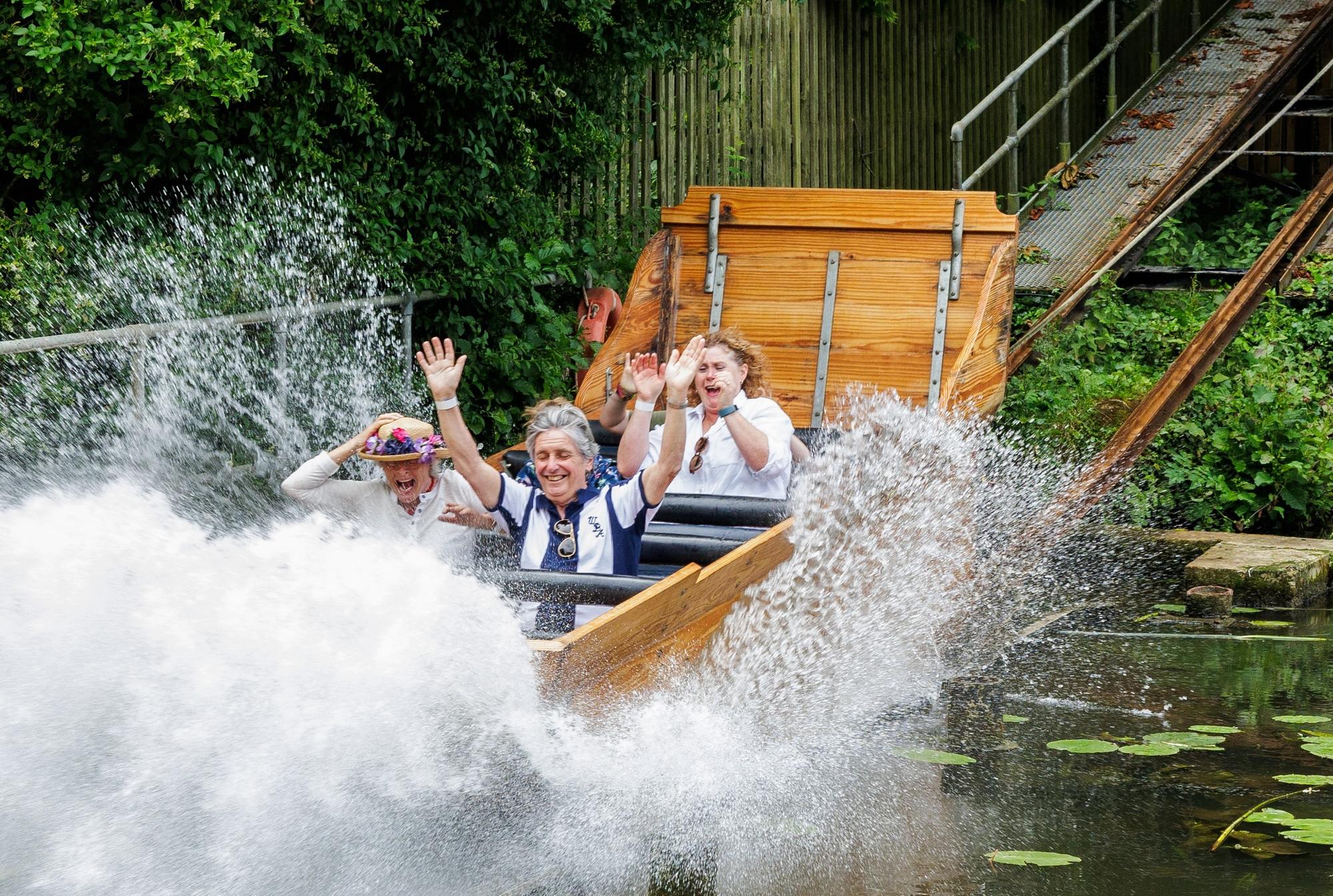 Win Wicksteed Park wristbands for a family of four