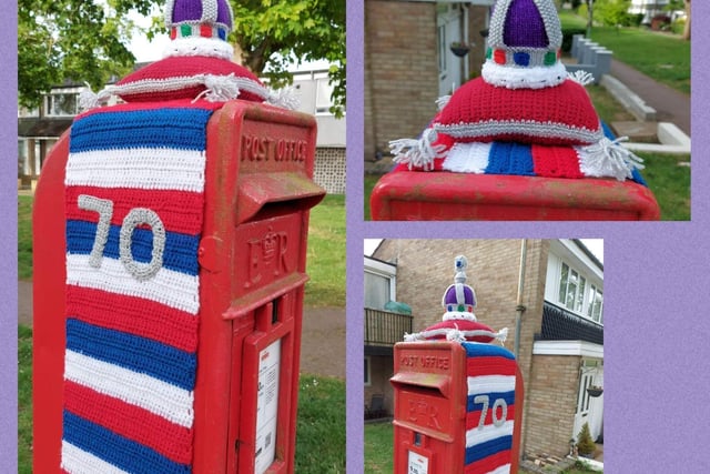 Knitted crown and cushion on a postbox 
Photo: Chris Allsop