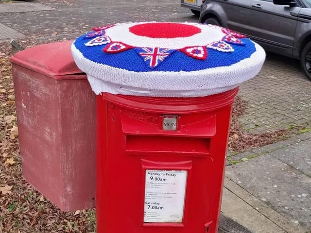 This piece has a RAF roundel at the centre with flag bunting
