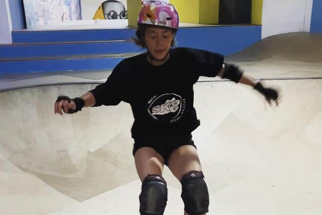 Pictured: Kes rollerskating in skatebowl