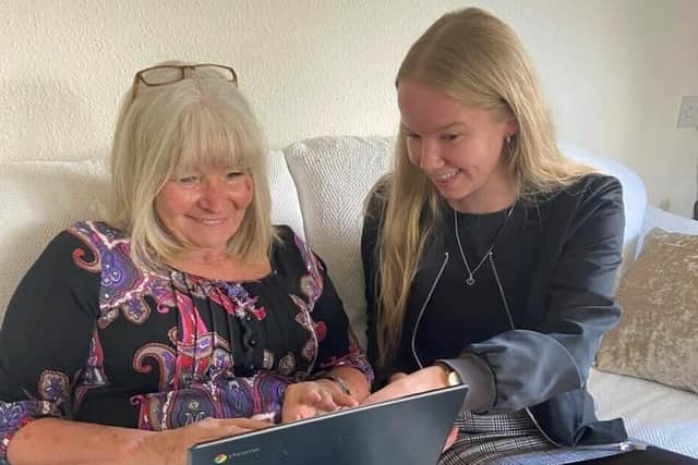 One of our Digital Champions helping another recipient