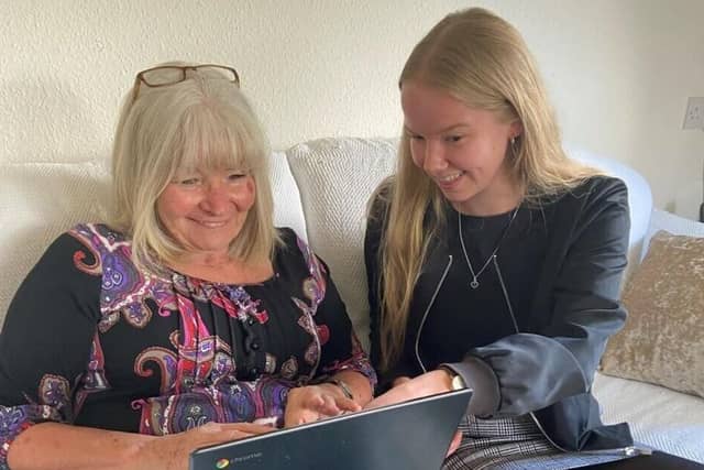 One of our Digital Champions helping another recipient