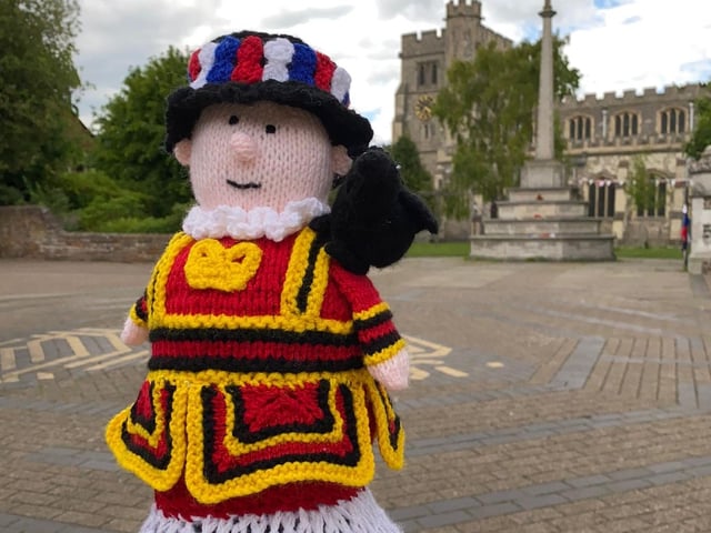 A yeoman warder and a raven from the Tower of London. 
Photo: John Cole-Morgan
