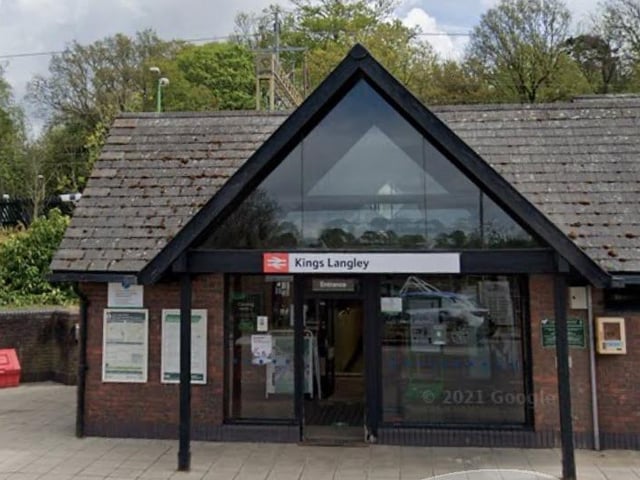 In Kings Langley, 58.3% of the 2136 households were not deprived.