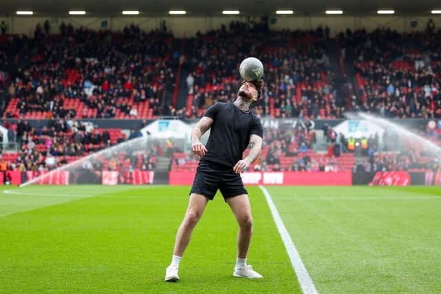 Jay Rosa wows the crowd with his football freestyle moves