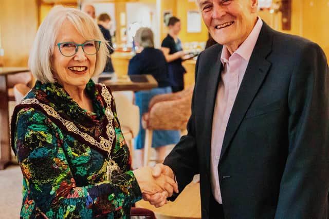 Berkhamsted Mayor Sue Jorden greeted by BSG Chair Paul Forster