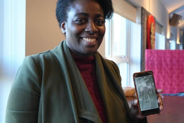 Priscilla Bailey showing one of her photographs.