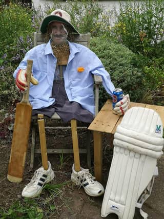 Ian Botham makes an appearance at Boxmoor Scarecrow Festival