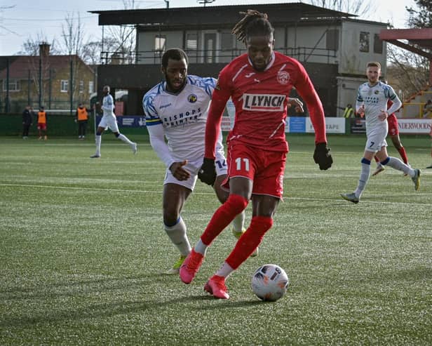 Debutant Nana Owusu in action for Hemel against Havant. Photo: Hemel Hempstead Town FC.